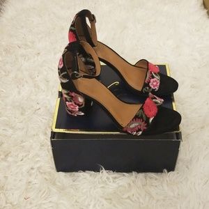 Embroidered Black Heel Shoe